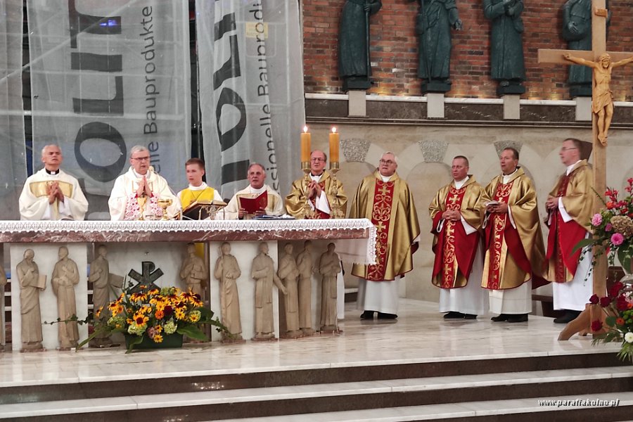 24 Eucharystia inauguracyjna.jpg